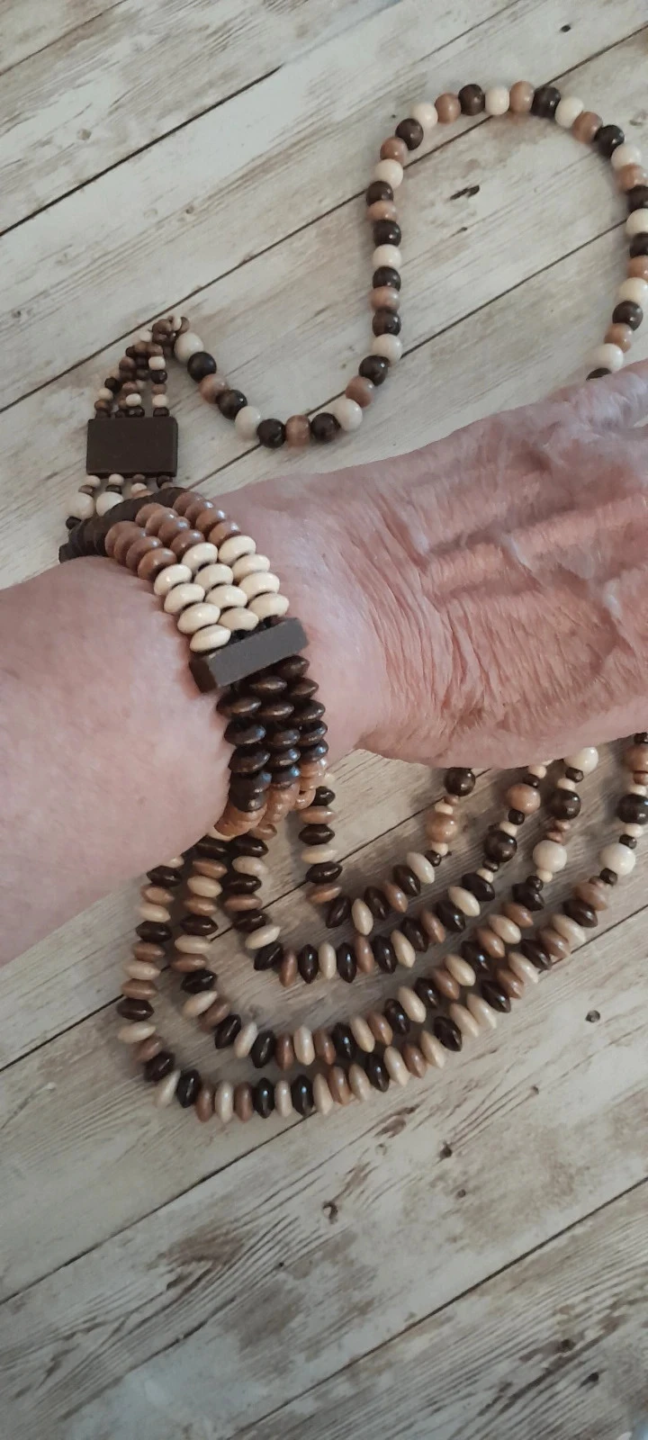 Conjunto collar + pulsera de madera, color café, crema – photo 10